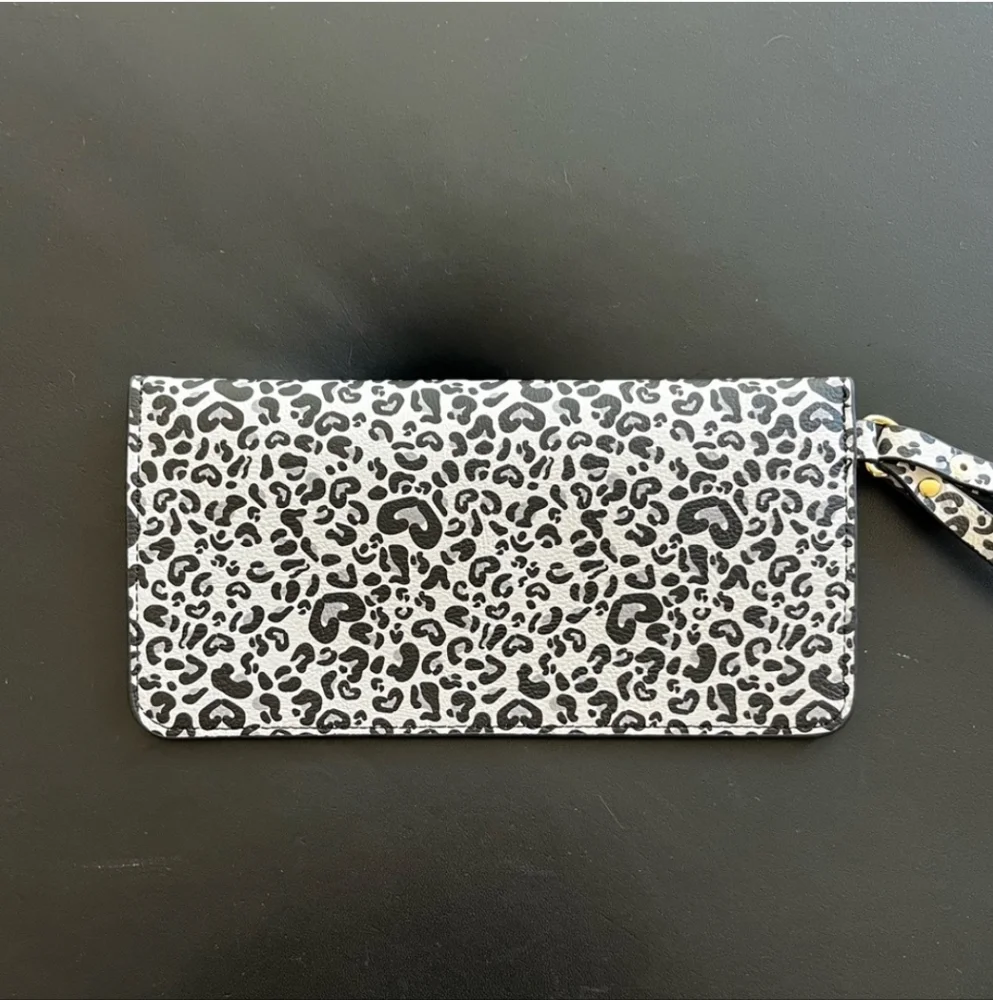 Betsey Johnson Black Gray White Leopard Heart Envelope Wristlet Like New